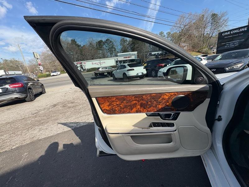 2014 Jaguar XJ Image 27