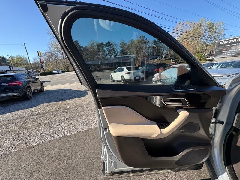 2017 Jaguar F-PACE Image 11