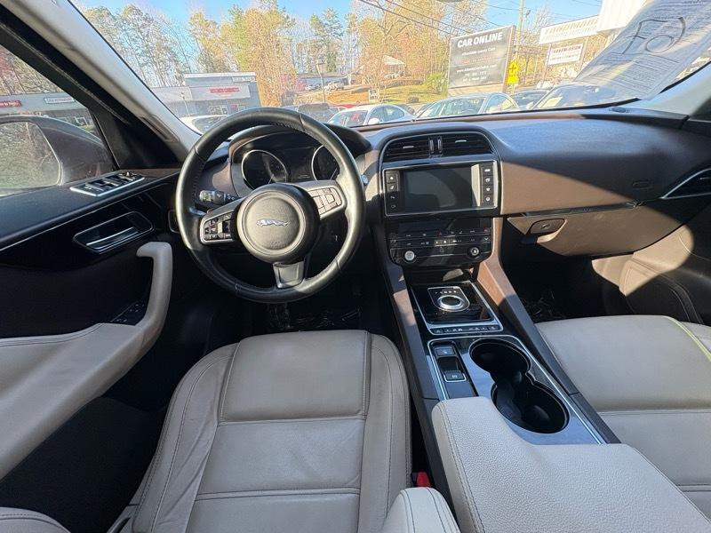 2017 Jaguar F-PACE Image 13