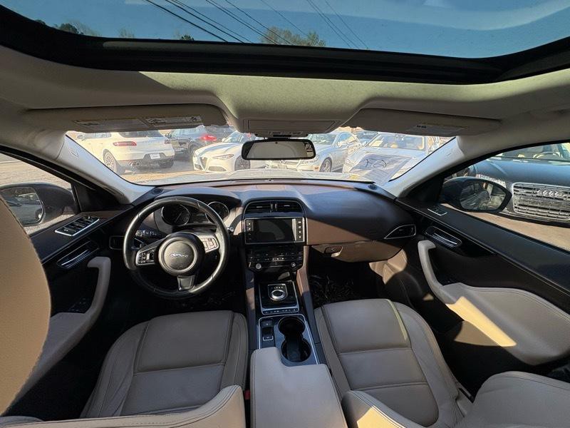 2017 Jaguar F-PACE Image 14