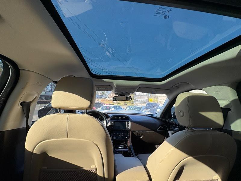 2017 Jaguar F-PACE Image 15