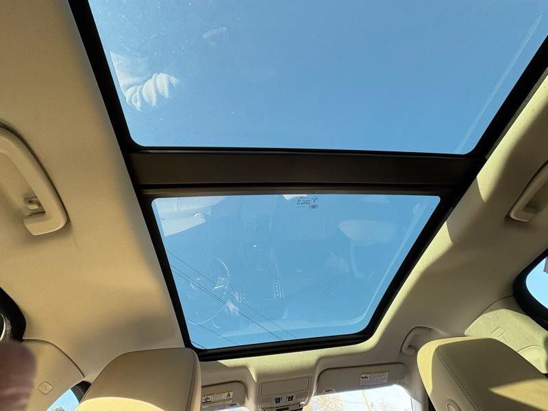 2017 Jaguar F-PACE Image 16