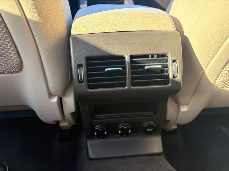 2017 Jaguar F-PACE Image 17