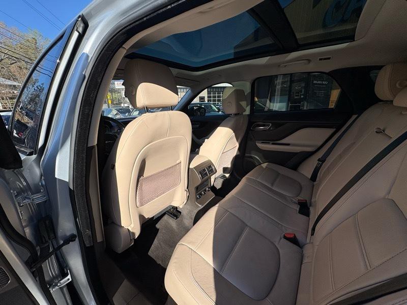 2017 Jaguar F-PACE Image 18