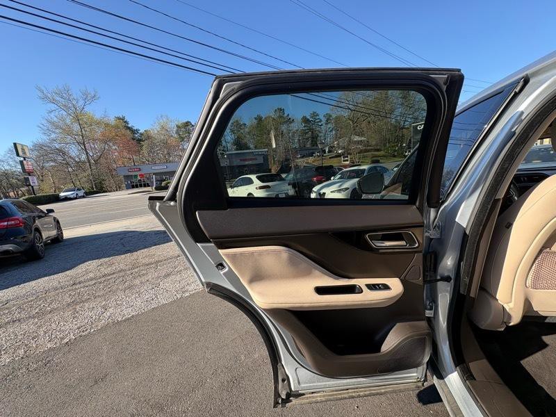 2017 Jaguar F-PACE Image 19