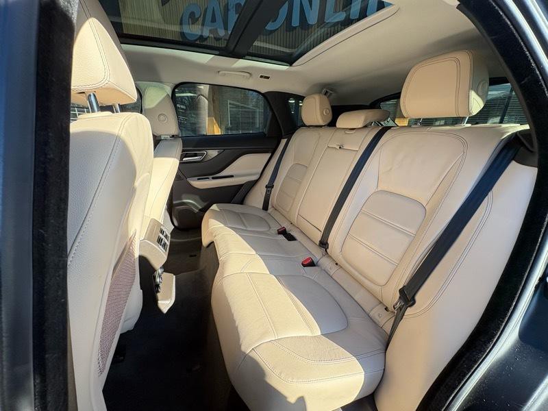 2017 Jaguar F-PACE Image 20