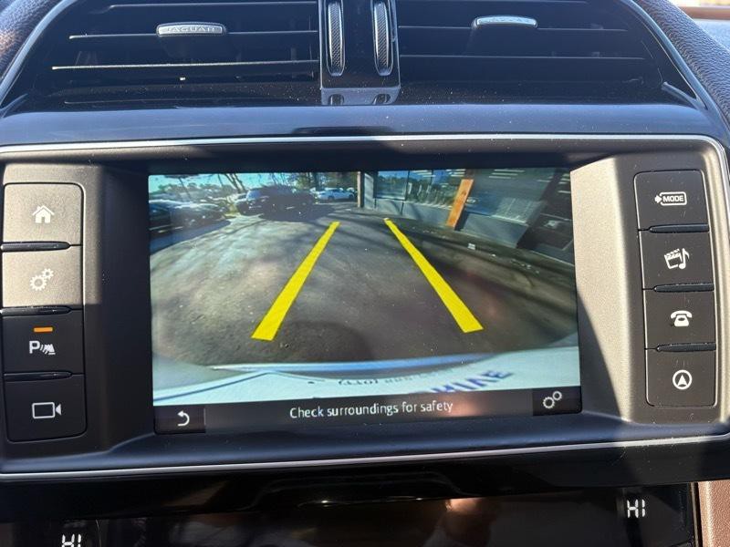 2017 Jaguar F-PACE Image 21