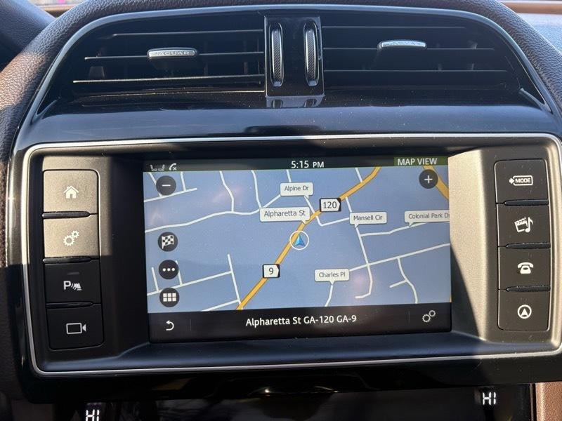 2017 Jaguar F-PACE Image 22