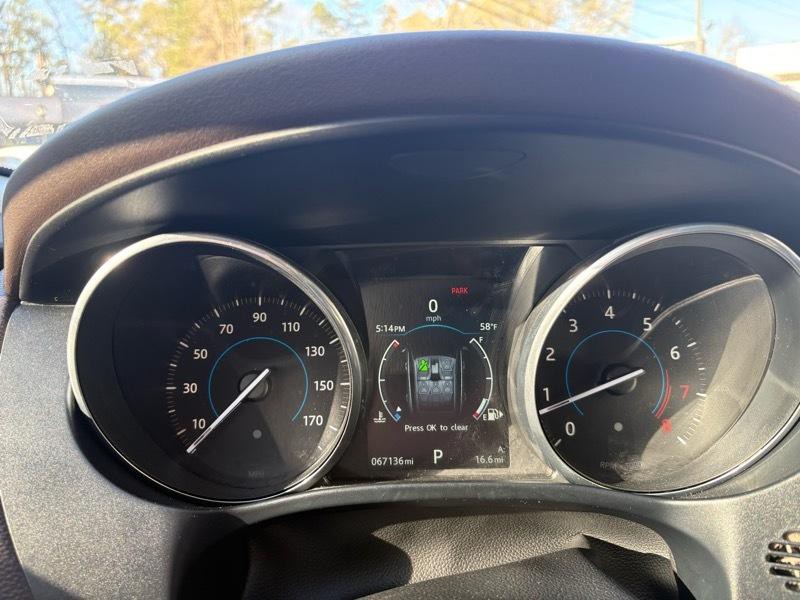 2017 Jaguar F-PACE Image 25