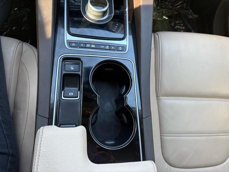 2017 Jaguar F-PACE Image 28