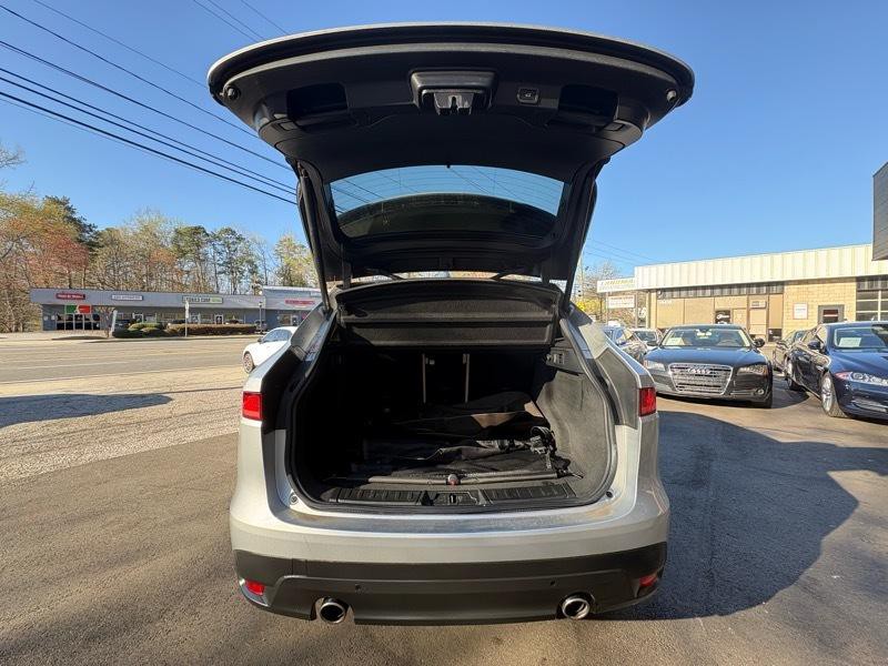 2017 Jaguar F-PACE Image 32