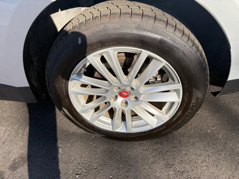 2017 Jaguar F-PACE Image 34