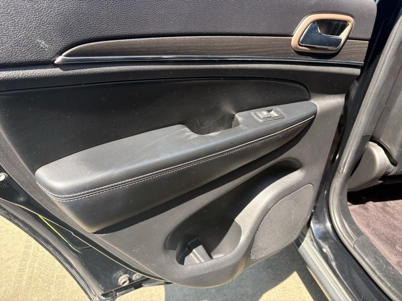 2017 Jeep Grand Cherokee Image 12