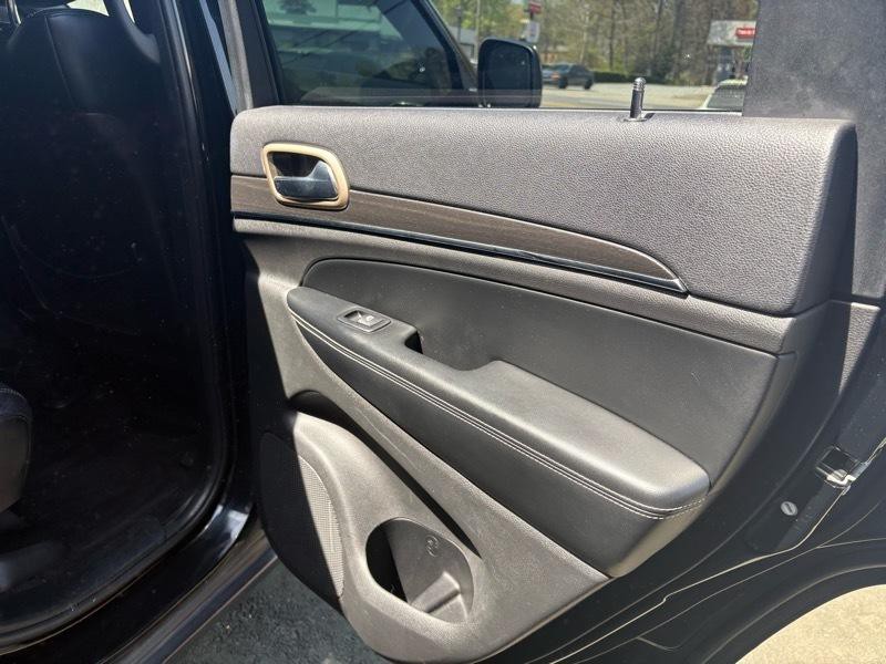 2017 Jeep Grand Cherokee Image 25