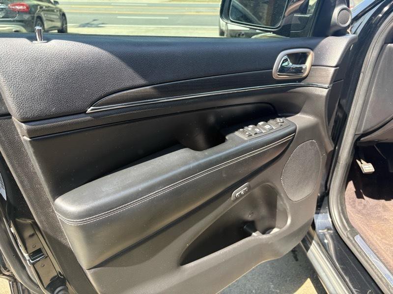 2017 Jeep Grand Cherokee Image 30