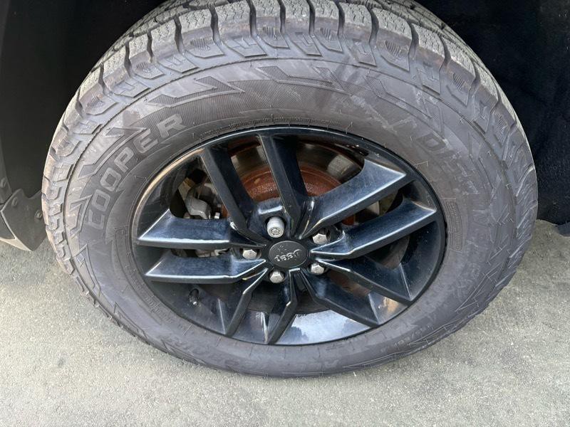 2017 Jeep Grand Cherokee Image 31