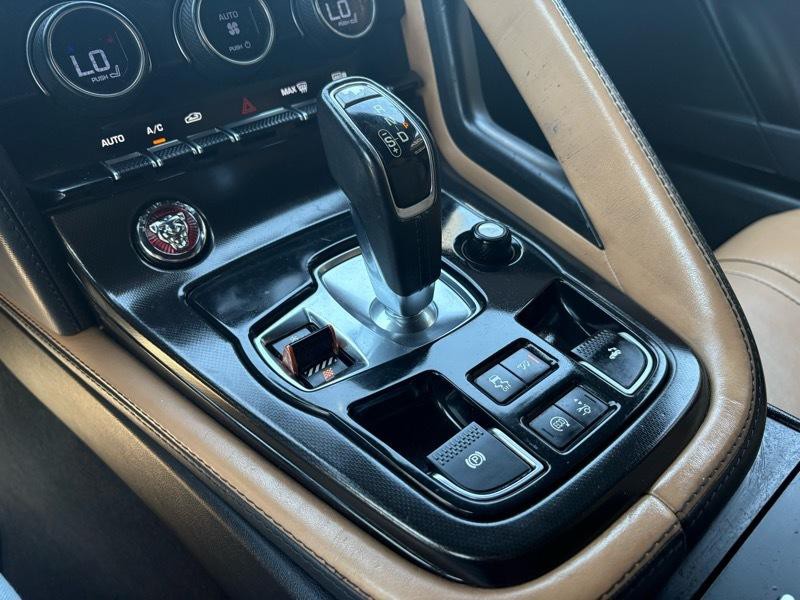 2014 Jaguar F-TYPE Image 26