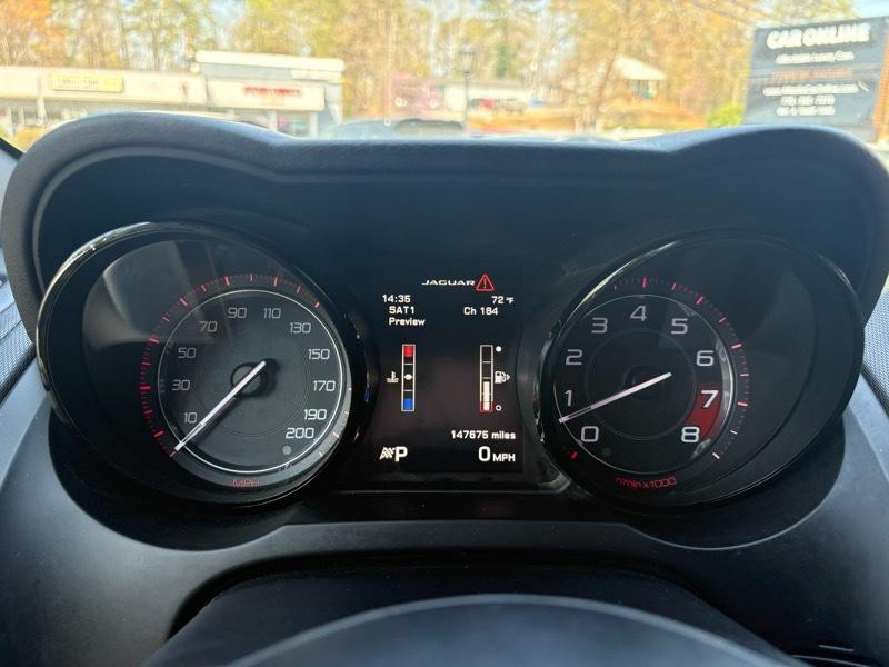 2014 Jaguar F-TYPE Image 28