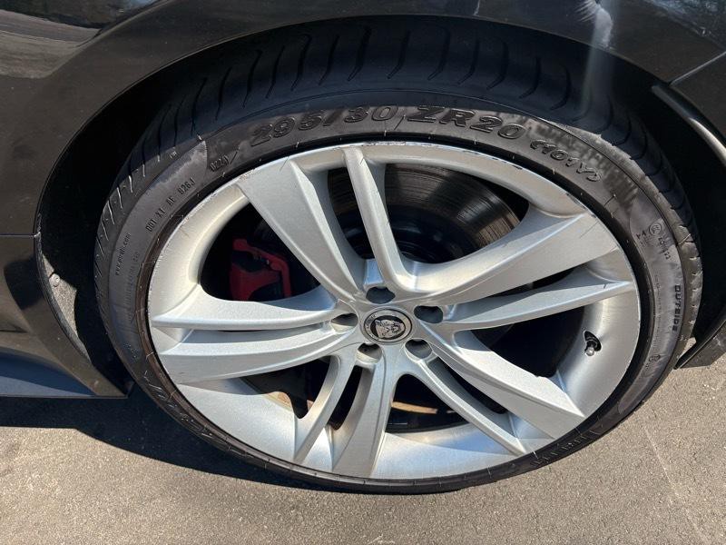 2014 Jaguar F-TYPE Image 36