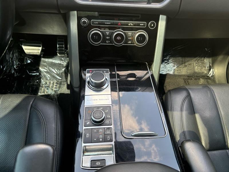 2014 Land Rover Range Rover Image 28