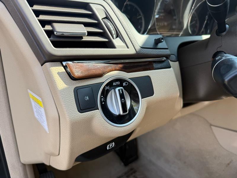 2012 Mercedes-Benz E-Class Image 19