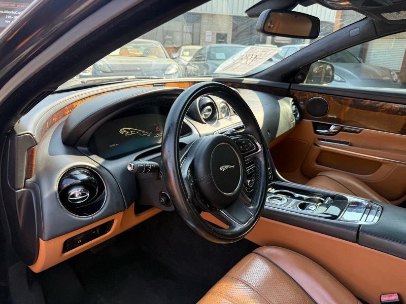 2013 Jaguar XJ Image 8