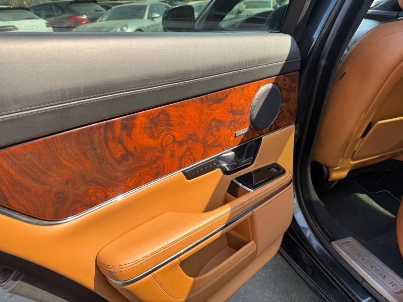 2013 Jaguar XJ Image 12