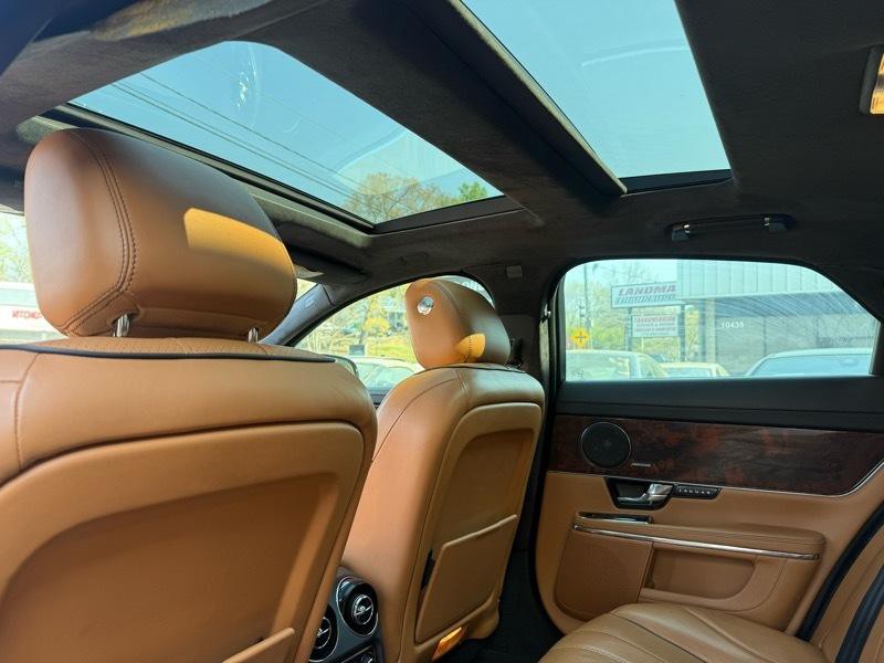 2013 Jaguar XJ Image 13