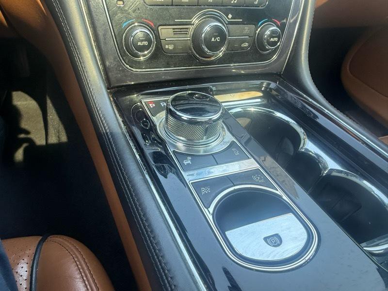 2013 Jaguar XJ Image 17