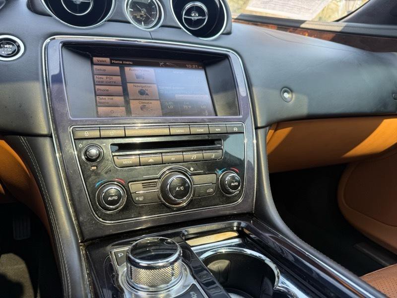 2013 Jaguar XJ Image 20