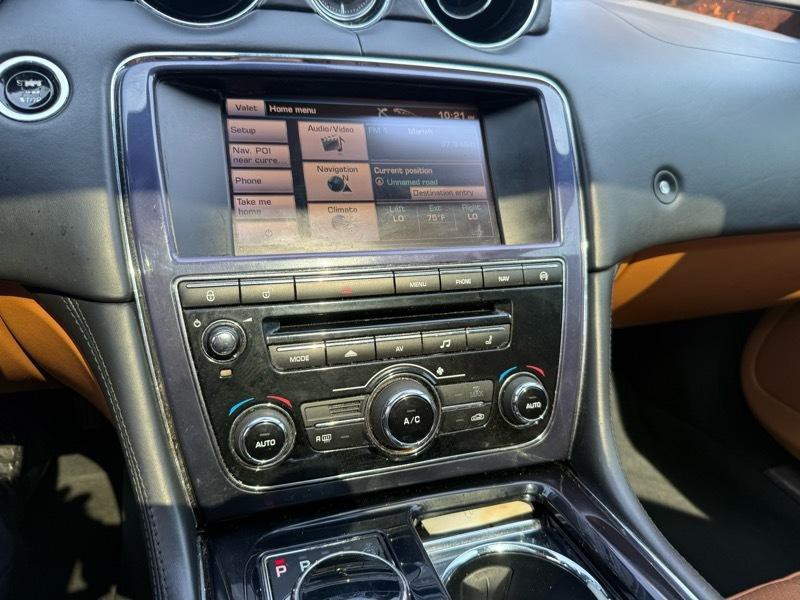 2013 Jaguar XJ Image 23