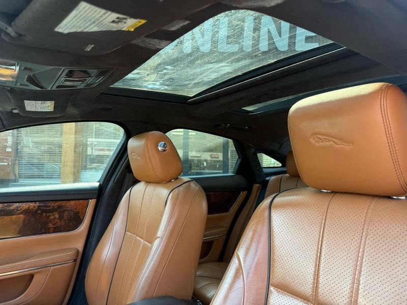 2013 Jaguar XJ Image 25