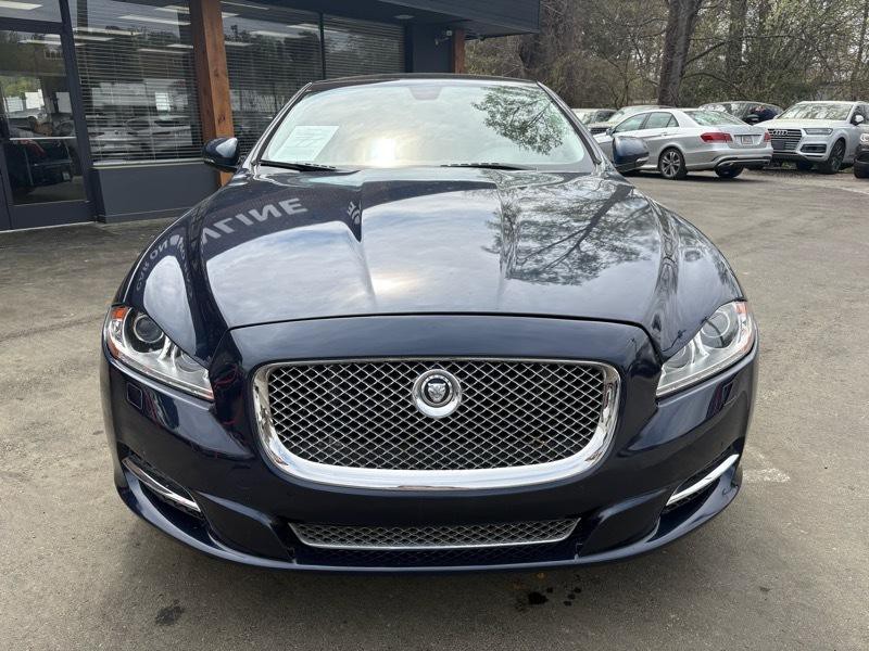 2011 Jaguar XJ Image 2