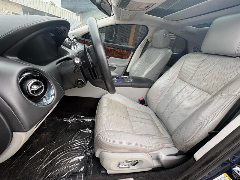2011 Jaguar XJ Image 10