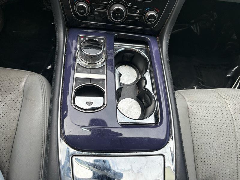 2011 Jaguar XJ Image 22
