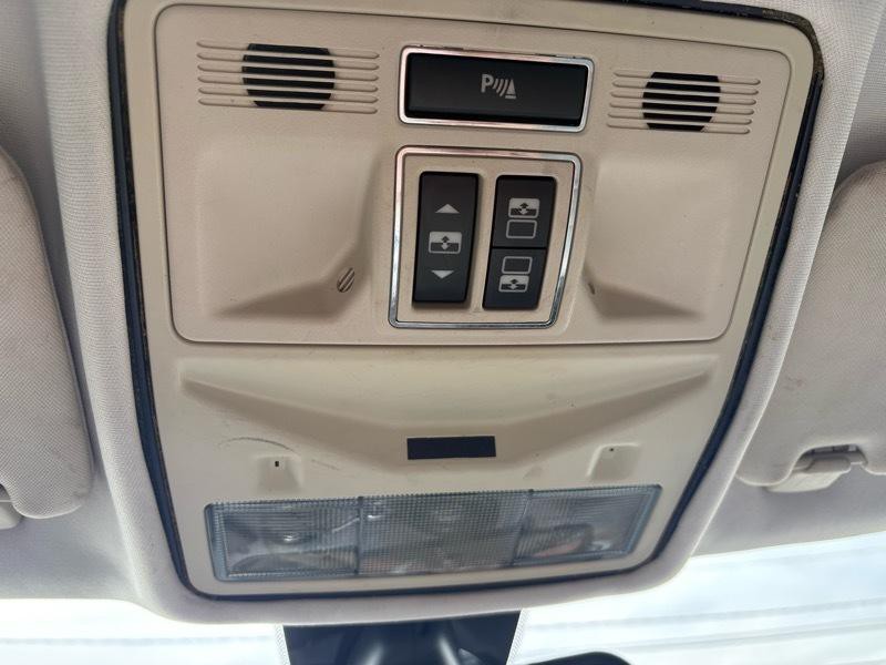 2011 Jaguar XJ Image 27