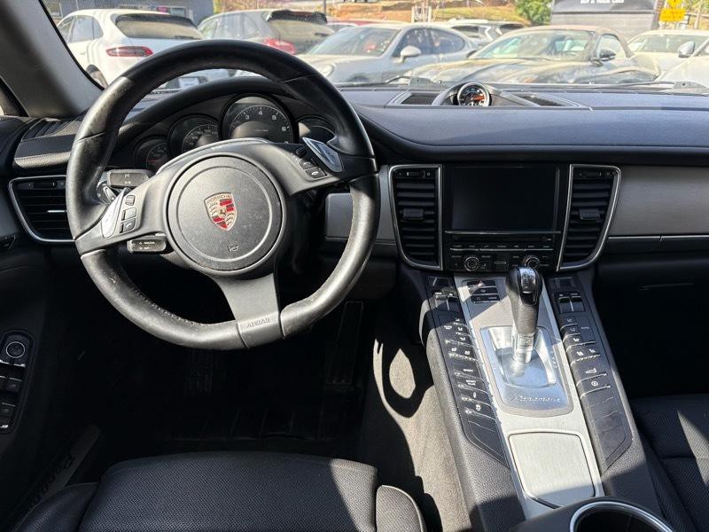 2011 Porsche Panamera Image 9