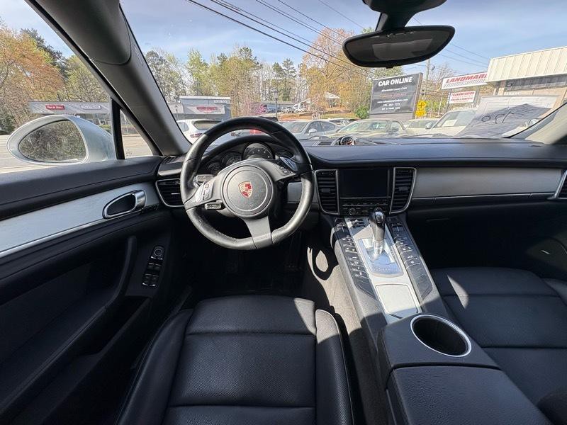 2011 Porsche Panamera Image 10