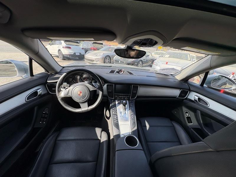 2011 Porsche Panamera Image 11