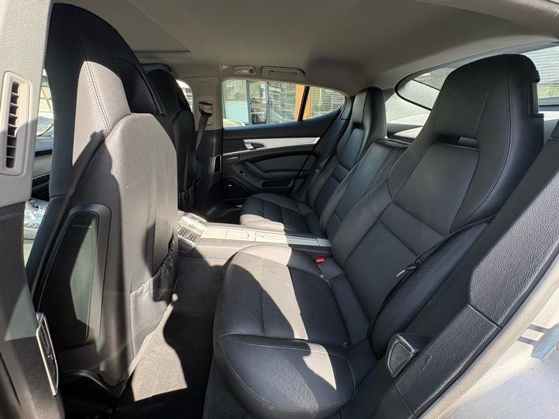 2011 Porsche Panamera Image 20
