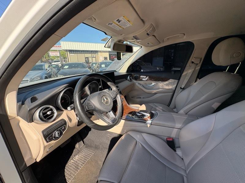 2016 Mercedes-Benz GLC-Class Image 9