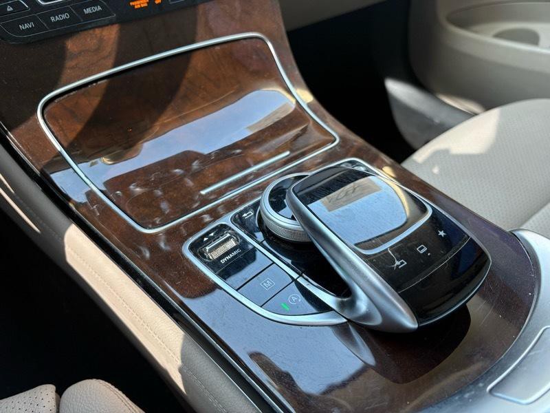 2016 Mercedes-Benz GLC-Class Image 24