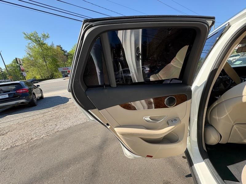 2016 Mercedes-Benz GLC-Class Image 29