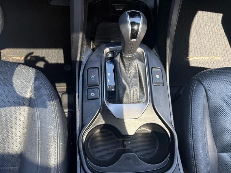2015 Hyundai Santa Fe Image 25