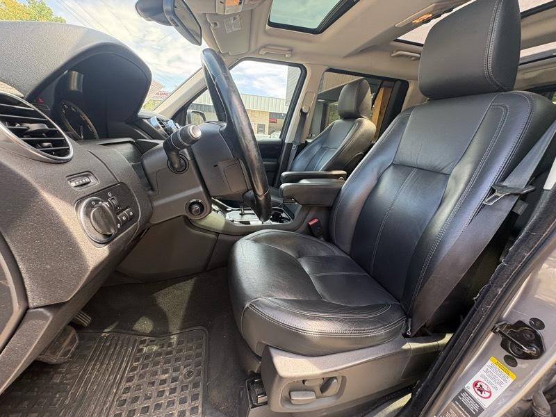 2012 Land Rover LR4 Image 10