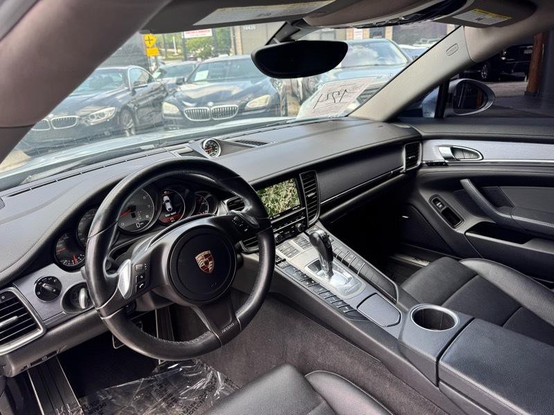 2014 Porsche Panamera Image 11