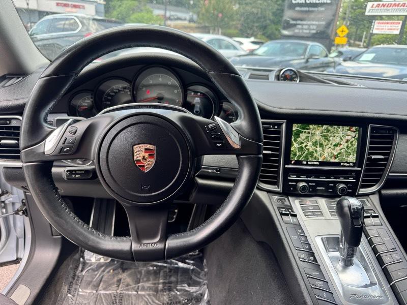 2014 Porsche Panamera Image 12