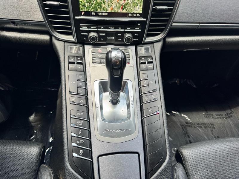 2014 Porsche Panamera Image 17