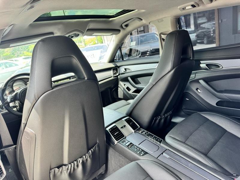 2014 Porsche Panamera Image 22