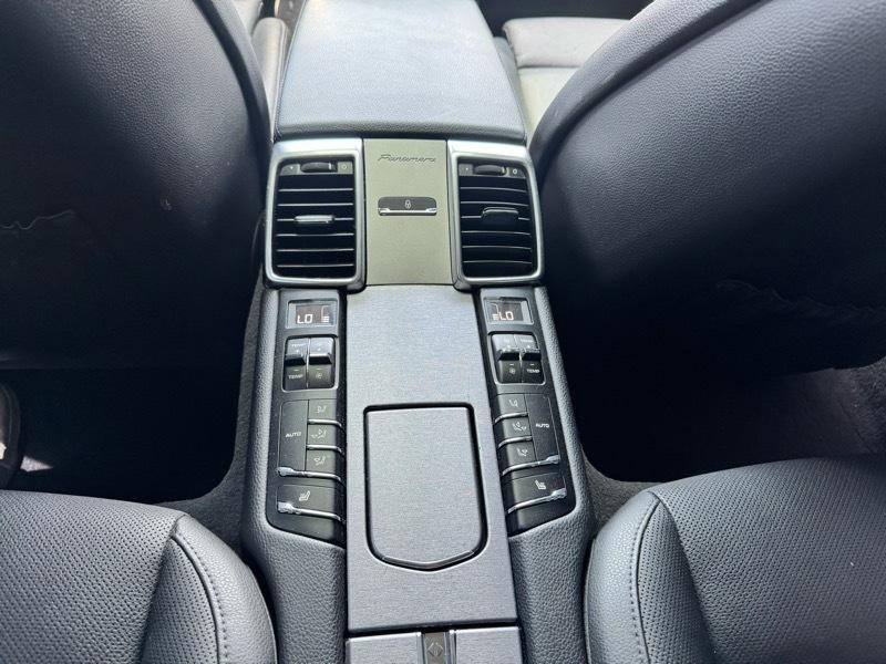 2014 Porsche Panamera Image 23